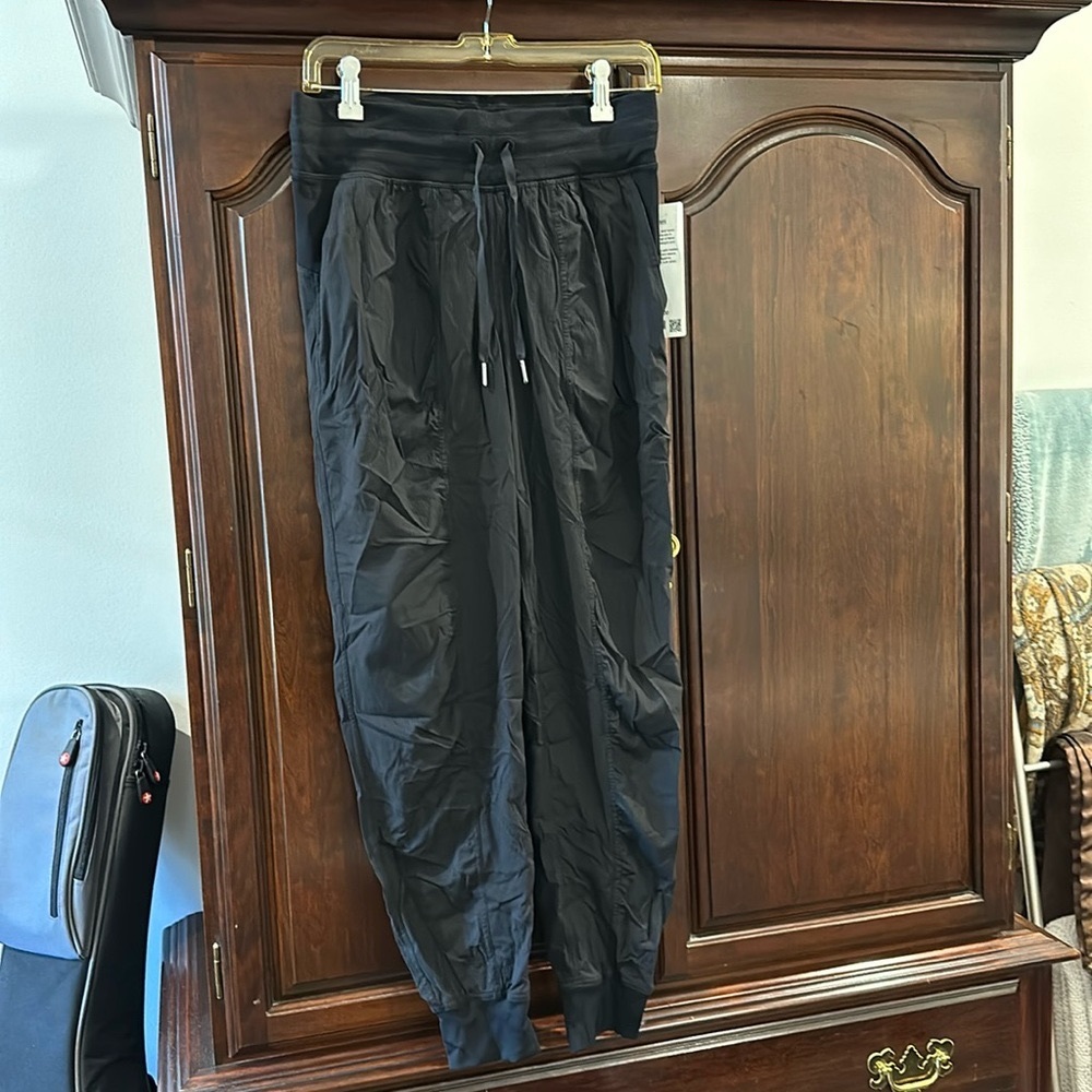 Lululemon Dance Studio jogger- NWT